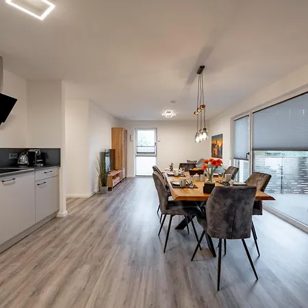 Appartamento #4 Jsliving Comfort - Privater Balkon Bad Kueche Smarttv Wlan Kostenlose Parkplaetze *