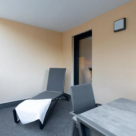 Appartamento #4 Jsliving Comfort - Privater Balkon Bad Kueche Smarttv Wlan Kostenlose Parkplaetze
